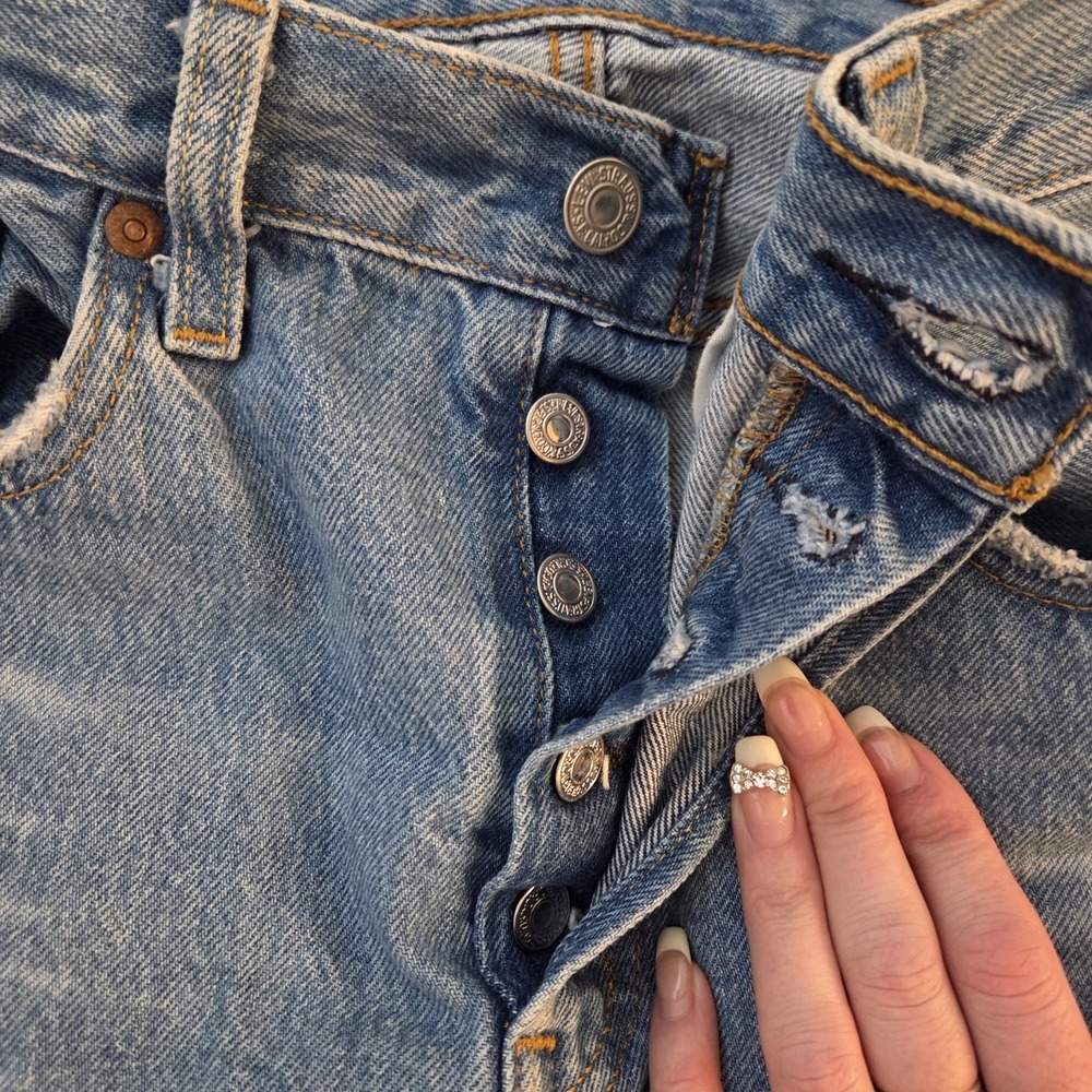 Levi's 501 Original Fit Jeans Womens W27 L30 Light Wash Distressed Ripped Denim - Picture 9 of 14